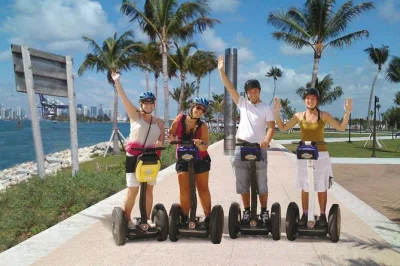 Erlebe miami auf einer segway-tour durch south beach, das art deco viertel und die uferparks. inklusive guide, helm und einführung.