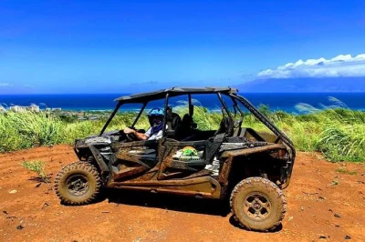 Erlebe rote erde, meeresbrise und spaß auf der maui lahaina atv tour. entdecke 1.400 acres wilde trails mit erfahrenen guides – ausrüstung inklusive, ideal für familien.
