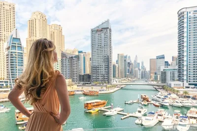 Scopri dubai con un tour privato: biglietti per burj khalifa, giro in abra sul creek, souk tradizionali e icone moderne. include pick-up in hotel e guida locale.