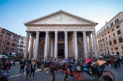 Entra nel pantheon di roma con una guida locale, ingresso prioritario e storie indimenticabili. accessibile in sedia a rotelle e con tutti i comfort per una visita senza pensieri.