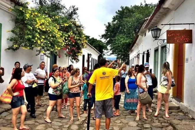 Paraty tour with cachaça tasting: Colonial craft spirits