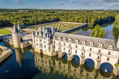 Loire-tal schlösser ab paris entdecken, weinprobe im weinkeller von chenonceau genießen und blois entspannt erkunden – inklusive rückfahrt im bus & guide.