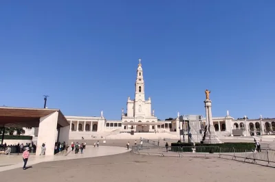 Start in fatima’s sanctuary, see batalha monastery, eat fresh seafood in nazaré, and wander obidos’ walled streets. includes private guide and pickup.