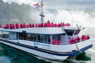 Feel the spray on a niagara city cruise, walk with a local guide to rainbow bridge, and descend behind horseshoe falls—includes reserved entry and poncho.
