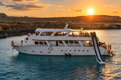 Protaras Sonnenuntergang: Blaue Lagune schwimmen und BBQ genießen