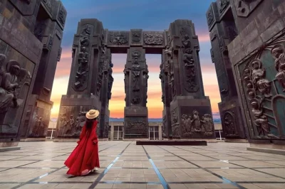 Feel the warmth of kakheti’s vineyards, stroll sighnaghi’s cobbled streets, and taste georgian wine on a full-day tour from tbilisi with lunch and local guide.