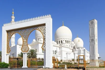 Scopri la grande moschea di abu dhabi, passeggia lungo la corniche e visita heritage village in un tour privato da dubai con guida locale e trasferimento dall’hotel.