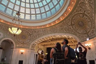 Follow a local guide through chicago’s iconic palmer house and hidden corners, hear true crime stories, see unique architecture, and end at chase tower. wheelchair accessible.