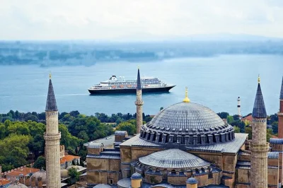 Feel the pulse of istanbul’s old city on a private tour with skip-the-line entry to hagia sophia & basilica cistern, plus hotel or cruise port pickup included.