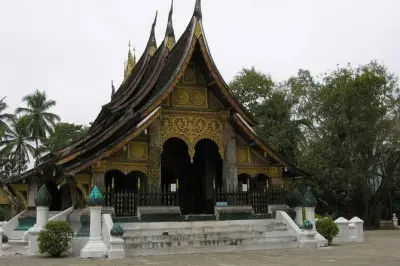 Luang Prabang: Templos, palacio y atardecer en el monte Phousi
