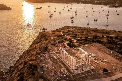 Découvrez la brise marine à cape sounion, flânez autour du temple de poséidon et profitez d’un trajet privé depuis athènes avec pauses gourmandes flexibles.