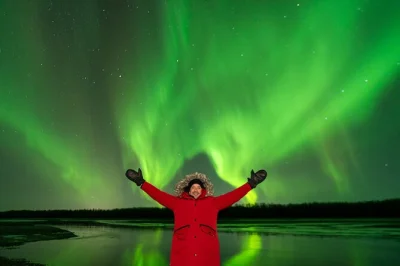 Erlebe die nordlichter bei anchorage mit einem lokalen guide, genieße warme getränke, snacks und professionelle fotos – inklusive hoteltransfer und rückkehr spät in der nacht.