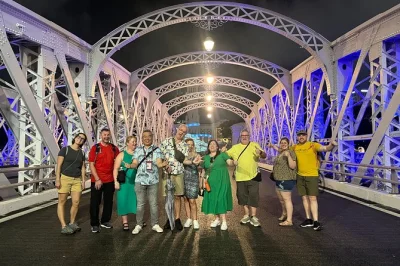 Follow a local guide through singapore’s lively night markets, taste classic street food, and end at lau pa sat with dinner included. small group tour.