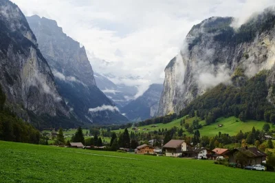Erlebe die frische bergluft der schweiz bei einem geführten tagesausflug ab zürich zu grindelwald, interlaken & lauterbrunnen – inklusive busfahrt und lokalem guide.