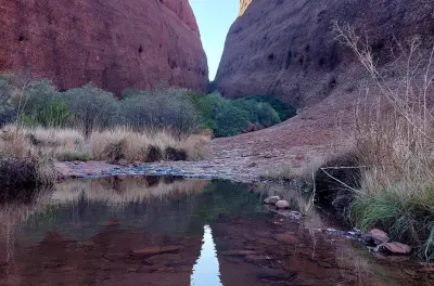Amanecer en Uluru y caminata por Walpa Gorge en medio día