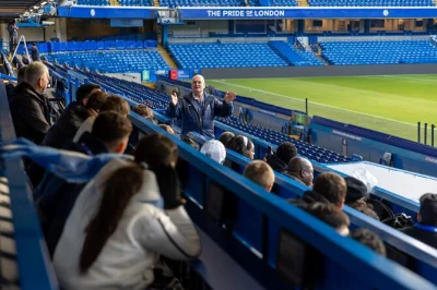 Descubre stamford bridge con un tour por el estadio de chelsea fc, explora su museo y visita vestuarios y la zona junto al campo. incluye entrada y guía local.