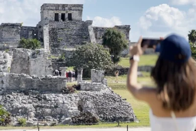 Découvrez les ruines antiques de tulum, nagez dans deux cenotes uniques près de tulum, et profitez d’une demi-journée détente avec guide local et prise en charge à l’hôtel.