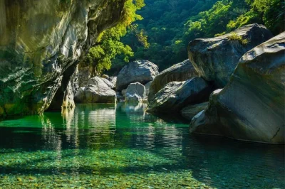 Start your taroko gorge & hualien day trip with hotel pickup, flexible stops, and a local guide. explore marble canyons, waterfalls, and the pacific coast at your own pace.