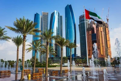 Découvrez abu dhabi en une journée depuis dubaï : visite de la grande mosquée sheikh zayed, balade sur la corniche, déjeuner buffet et vues imprenables sur la ville. prise en charge incluse.