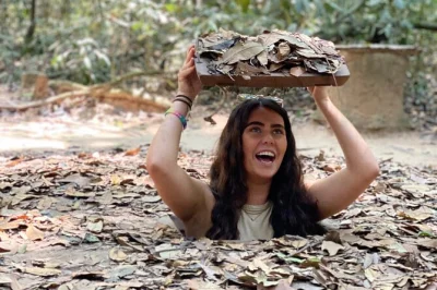 Descubra os túneis de cu chi em grupo pequeno. conheça a história da guerra do vietnã, explore os túneis, experimente mandioca e chá. inclui guia, transfers e entrada.