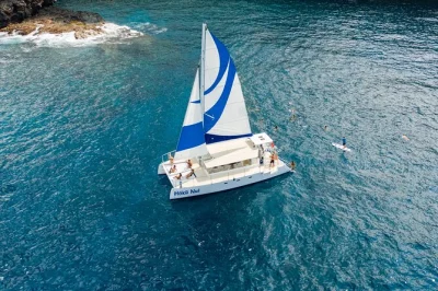 Feel the kona breeze as you sail to kealakekua bay for snorkeling near the captain cook monument, with breakfast, lunch, and all gear included. reserve your spot now.