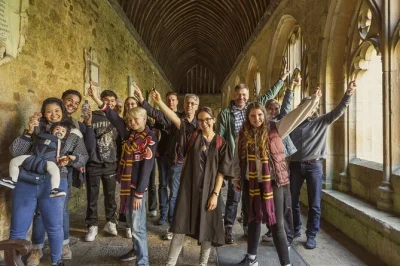 Descubre los rincones mágicos de oxford con un guía estudiante, visita los claustros de new college, entra a la biblioteca bodleian y disfruta historias de potter a tolkien.