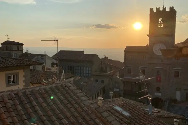 Tour in e-bike a Cortona: Villa Bramasole, fortezza, basilica
