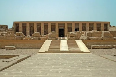 Erlebe die dendera & abydos tempel ab luxor, bewundere antike wandmalereien, genieße ein ägyptisches mittagessen und nutze den bequemen hoteltransfer für einen entspannten ausflug.