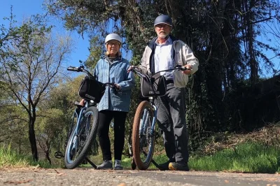 Noleggia un’e-bike a santa rosa per un tour in autonomia tra sentieri tra i vigneti, cantine locali e tappe gastronomiche. scopri il joe rodota trail e molto altro.