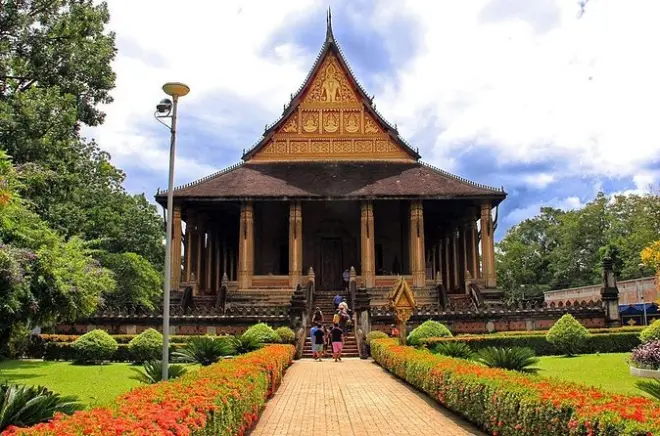 En bici por Vientiane: Pueblos del Mekong y ferry Nam Ngum