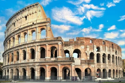 Scopri il colosseo di roma, passeggia nel foro romano e sali sul palatino con una guida autorizzata. ingresso salta-fila e cuffie radio incluse.