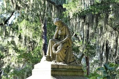 Ride from downtown savannah, stroll bonaventure cemetery’s oldest paths, and hear stories from a 6th-generation local historian. includes transport & bottled water.