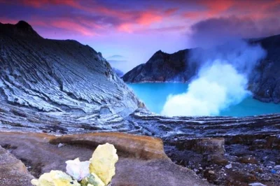 Erlebe das blaue feuer im ijen krater ab bali mit abholung, privatem guide, stopp am ulun danu tempel und Übernachtung auf java. nachtwanderung, lokaler kaffee & sonnenaufgang.