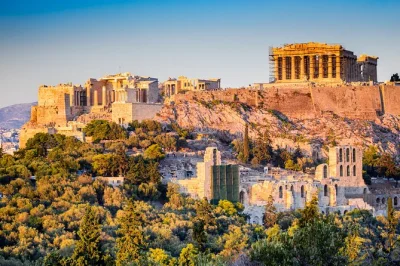 Descubre el corazón antiguo de atenas en un tour privado de medio día: acrópolis, partenón, plaka y más. incluye recogida en hotel, conductor local, wifi y agua embotellada.