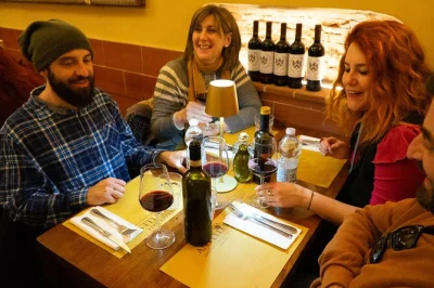 Start your siena food tour in piazza del campo, sample tuscan charcuterie, sip local wine, and enjoy a full lunch with a local guide—includes drinks and snacks.