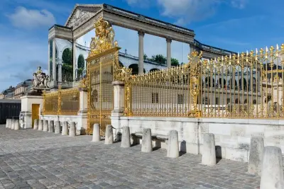 Transfert privé Paris-Versailles en SUV électrique avec horaire fixé