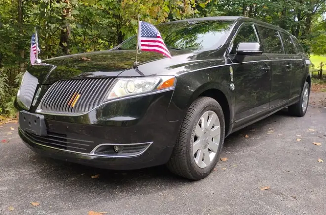 Tour del vino a Traverse City: Limousine Lincoln, 4 cantine