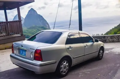 Hewanorra Airport Transfer to Soufriere: Private Ride with Stops