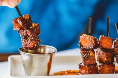Start tasting austin’s best bbq brisket, street tacos, and diner sweets on a walking food tour of downtown and south congress. includes 6 tastings and a local guide.