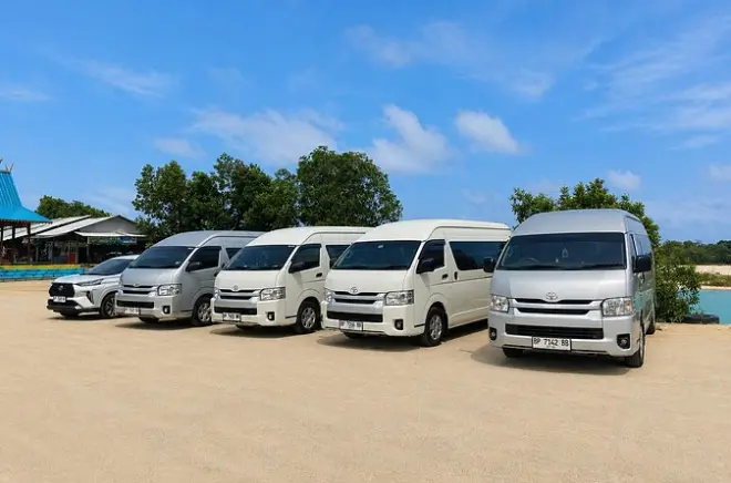 Location de véhicule à Bintan : 7 ou 15 places avec chauffeur