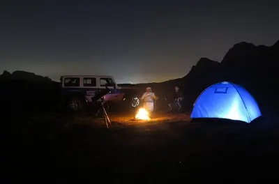 Campement à Mleiha, Sharjah : Nuit dans le désert et étoiles