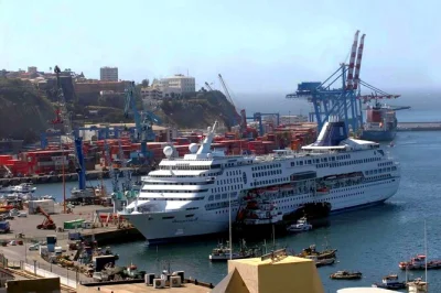 Step off your san antonio cruise and wander valparaiso’s murals, ride a vintage funicular, enjoy casablanca wine tasting, and end in santiago with easy drop-off.