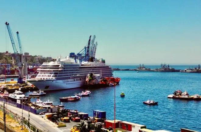 Valparaiso & Casablanca Wine: Cruise Terminal to Santiago