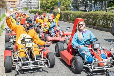 Erlebe den nervenkitzel: go-kart fahren durch shinjuku, shibuya & omotesando im kostüm. inklusive verleih, versicherung & englischsprachigem guide.