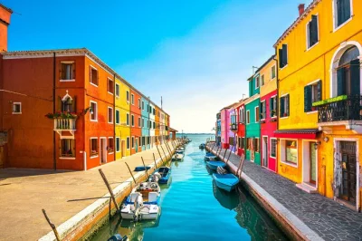 Von venedig aus mit dem privaten boot nach murano & burano, glasbläser und spitzenmacher live erleben und bunte gassen mit guide entdecken – inkl. transport.