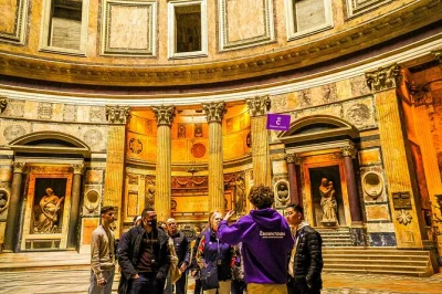 Explore o pantheon em roma com ingressos sem fila, tour guiado de 45 minutos e histórias de um especialista local. entrada reservada e sistema de áudio incluídos.
