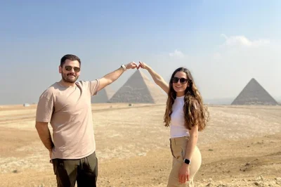 Découvrez l’énergie millénaire des pyramides de gizeh, baladez-vous avec un égyptologue et naviguez en felouque sur le nil, avec prise en charge privée à l’hôtel et horaires flexibles.