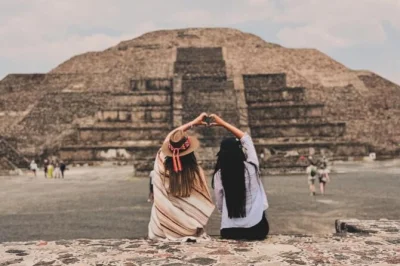 Start your teotihuacan day trip from cdmx with breakfast in a cave, explore pyramids with a local guide, taste regional drinks, and enjoy round-trip transport.