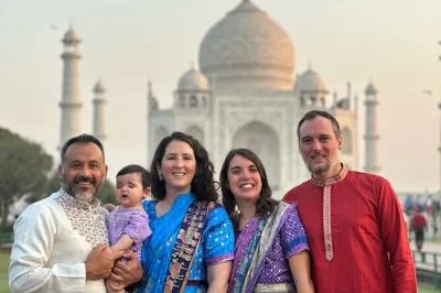 Siente el mármol del taj mahal, recorre el fuerte de agra y disfruta un almuerzo con especias locales, todo con transporte privado y guía experto.
