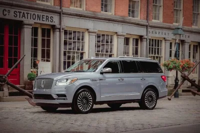 Scopri new york in suv privato con una guida locale: lower manhattan, brooklyn heights, chinatown e molto altro. pickup incluso e tappe personalizzate.